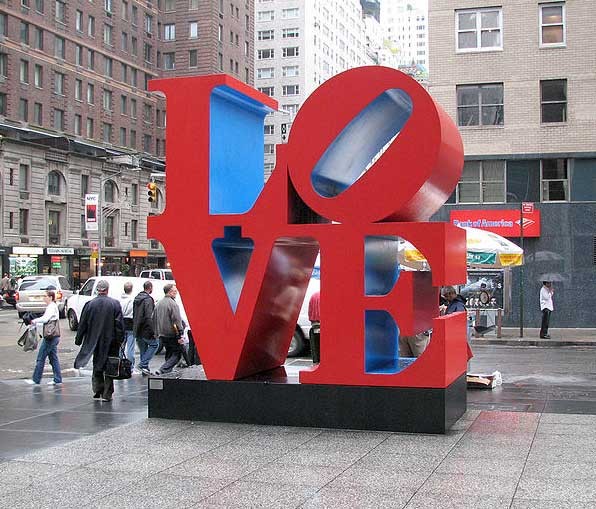 Скульптура Роберта Индианы Love