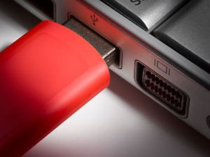 Зачем нужна операция безопасного извлечения USB-накопителя данных?